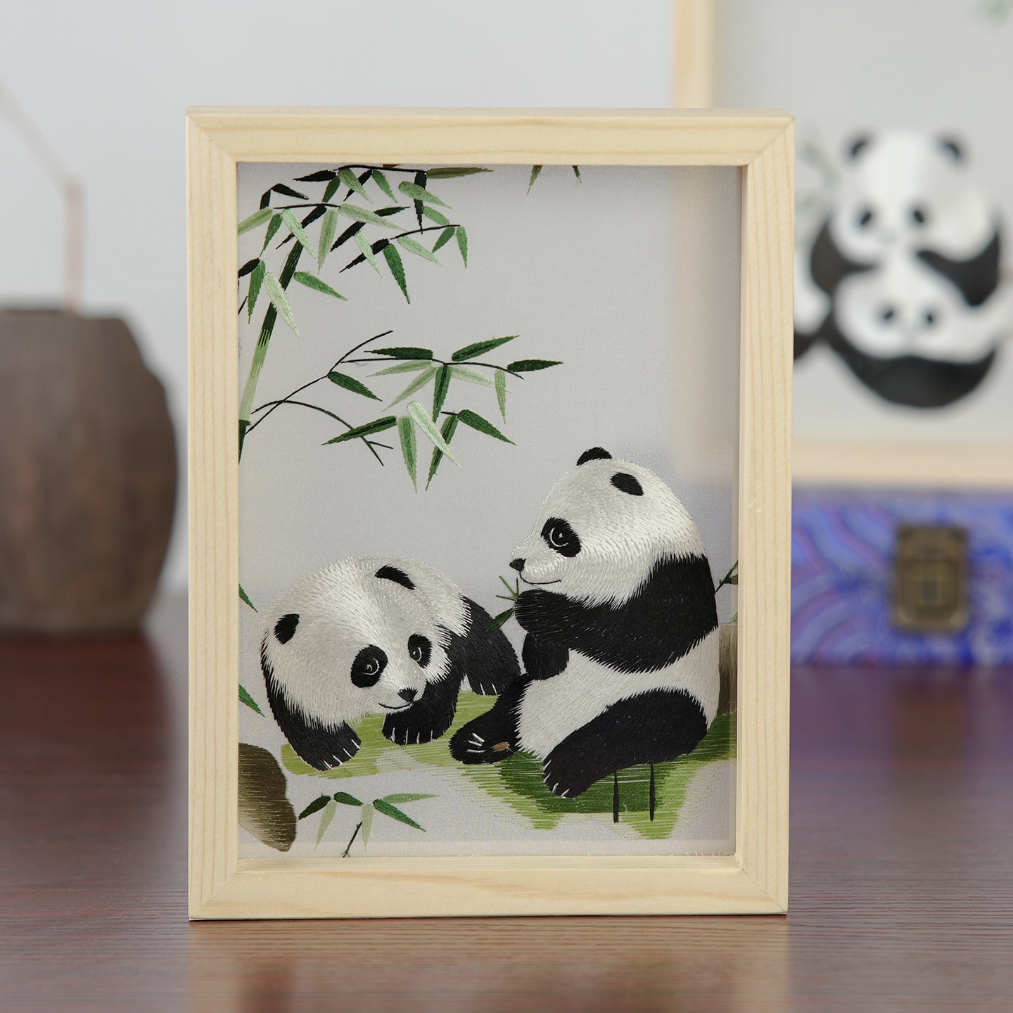 Chinese silk embroidery- panda for table decoration,gift(finished products))